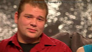 ג'ינג'יות סווינגריות מתכננות שלישייה פרועה לתבל פעולה קבוצתית חובבנית הלילה