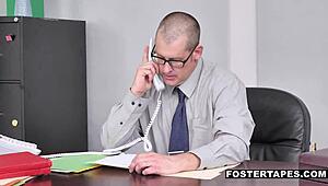 새 의붓딸 헤이즐 무어 빚 갚으려 섹스 해