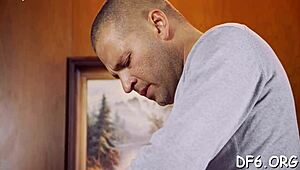 Damn, this hung lad deflowers his girlfriend’s tight virgin pussy! 😲