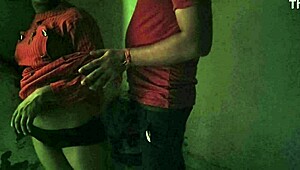 रात के अंधेरे मे लाके अपने गर्लफ्रेंड की चूदाई की