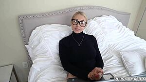 Yo, Sarah Vandella låter bara sin styvson dyka djupt in i hennes milffitta