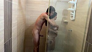 Mi padrastro interrupts my bath to pound me hard