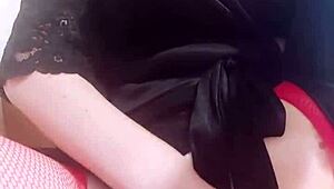 wife fingers pussy on camera for husband 😍