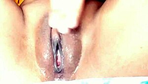 wet pussy solo fun at home 😏