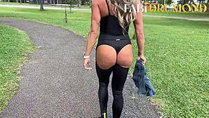 Gostosa Milf Hunts Big Dick In Park