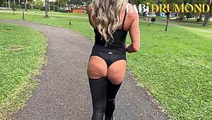 Gostosa Milf Hunts Big Dick In Park