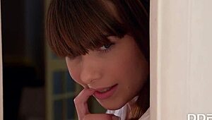 Luna Rival ve Rebecca Volpetti Vahşi Üçlüde Yoğun Anal Seks