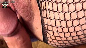 超クローズアップ！熟女まんこガンガン突かれてエピックぶっかけ