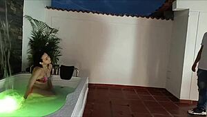 Paying Motel with Jacuzzi for Hermanastra to Splash Cum on Face