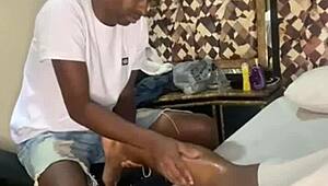 Swing House in Rio: Massaging the Couple with Intimate Touches