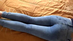 OMG, latin mom masturbates for stepson and takes cum on ass! 🔥