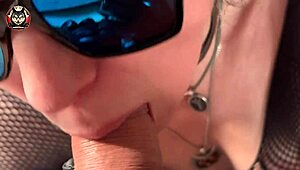 슈퍼 클로즈업! 밀프 보지가 박히고 엄청난 사정하는 야동