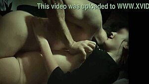 Гореща леля в тайна афера докато семейството е далеч