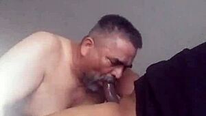 omg sucking that black shemale cock 😍