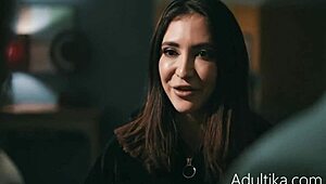 Sinsi eski kız arkadaş takip edip kaba şekilde bizi sikiyor