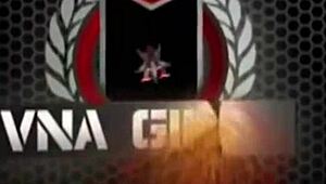 Kéjenc cougar Vicky Vette nagy rózsaszín dildót tol szűk seggébe anál masztira