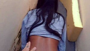 I love seeing my girlfriend in tight pants on the street 😘