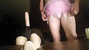 Unbelievable! Crossdressing Shemale Stuns in Pantyhose and Panties for 20160922 Show!