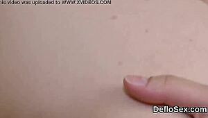 สาววัยรุ่นสุดยอดช่วยตัวเองหีตึงโกนจนน้ำพุ่งแรง วัยรุ่นช่วยตัวเอง