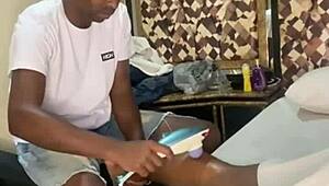 Swing House in Rio: Massaging the Couple with Intimate Touches