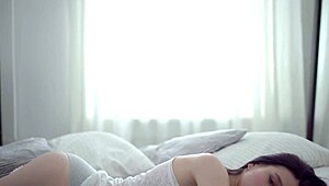 18 Virgin Sex: Beautiful Evelyn Gets Cherry Popped