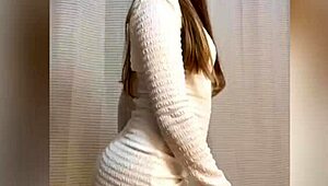 tengo que pagar la renta con mi coño que rico cuando sale el semen de mi vagina