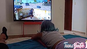 aburrida con mi padrastro me convence para coger se corre en mi coño mejor que su esposa