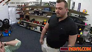 Kelompok cowok nikmatin oral seru bareng-bareng