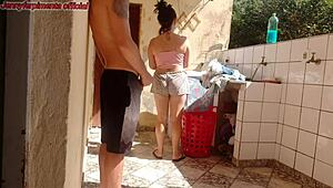 Возбудился глядя на сочную киску падчерицы в шортах 😍