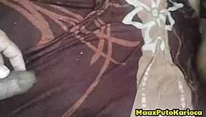 eu e meu amigo marc ferri dividimos um gostoso rabudo, muito sexo bareback com leite e mijo completo no red