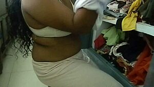 Aparna Wears Petticoat And Panties In Amateur Video