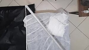 Pakar urologi nafsu kongkek pesakit dengan strapon semasa pemeriksaan prostat