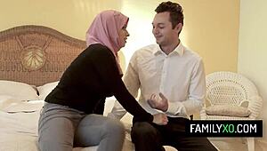 변태 계부가 히잡 쓴 의붓딸 엘라 녹스 박아버려