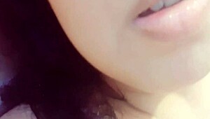 Que Rica Colombiana - Hijastra Culona Tetona Y Con Gran Coño Se Masturba En El Baño Y Luego Se Sigue Tocando En El Cuarto De Su Casa Real Casero Amateur