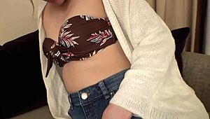 I picked up a 25-year-old ol with lewd ass and tits who was too erotic in the night pool