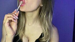 Imagine being this lollypop, wanna get sucked too?!