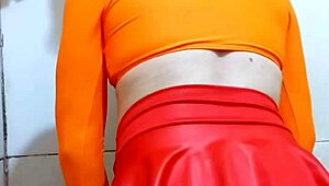 Carol Cross, the FEMBOY, looks GOSTOSA in her skirt