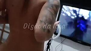 Curvy girlfriend watched the redhead ride her boyfriend. Follow Digão da Ilha online!