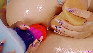 Double penetration and a facial in the pool with Leah Meow