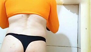 Carol Cross, the FEMBOY, looks GOSTOSA in her skirt