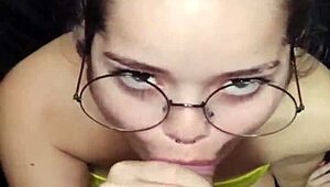 Acabei De Sair Do Banho E A White Moon Ja Veio De Boca No Pau Pra Levar Uma Gozada Na Cara