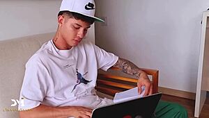 كريم باي مع زوجة أبي بينما زوج أبي هناك