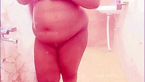 Bihar chubby lady bathing 😊