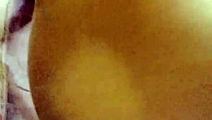 Indian bhabhi gets her ass fucked in doggy style