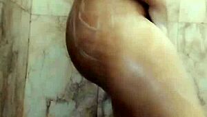 Хей, искаш ли да чуеш мръсните ми хинди приказки, докато се пипам в банята?