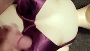 HANDJOB FUN WITH DOLLY