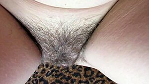 Hairy gal, big clit, nice lips... hitachi play!
