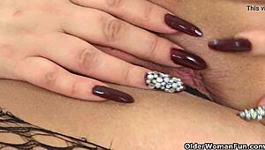 british milf louise bassetts pussy needs a gud fingering in pantyhose