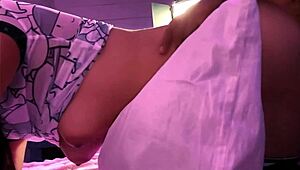 ¡Pinche puta, mueve ese culo rico mientras te follo!