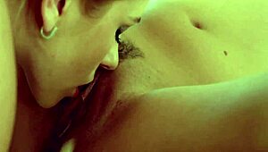 beauty of natural lesbian fingering